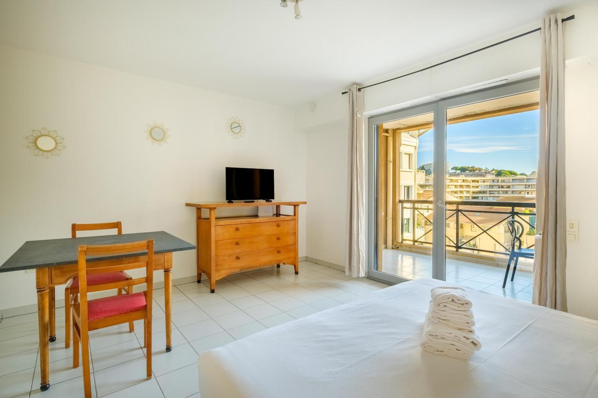 Residhotel Villa Maupassant Канны Экстерьер фото