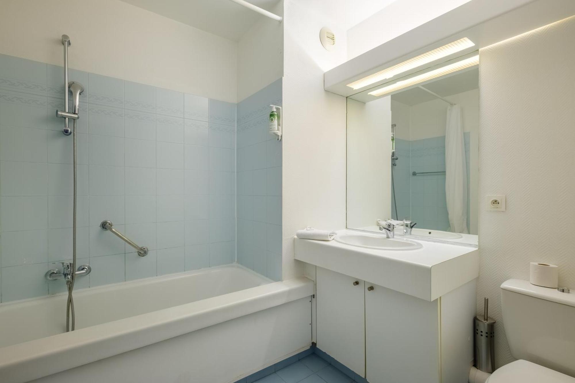 Residhotel Villa Maupassant Канны Экстерьер фото