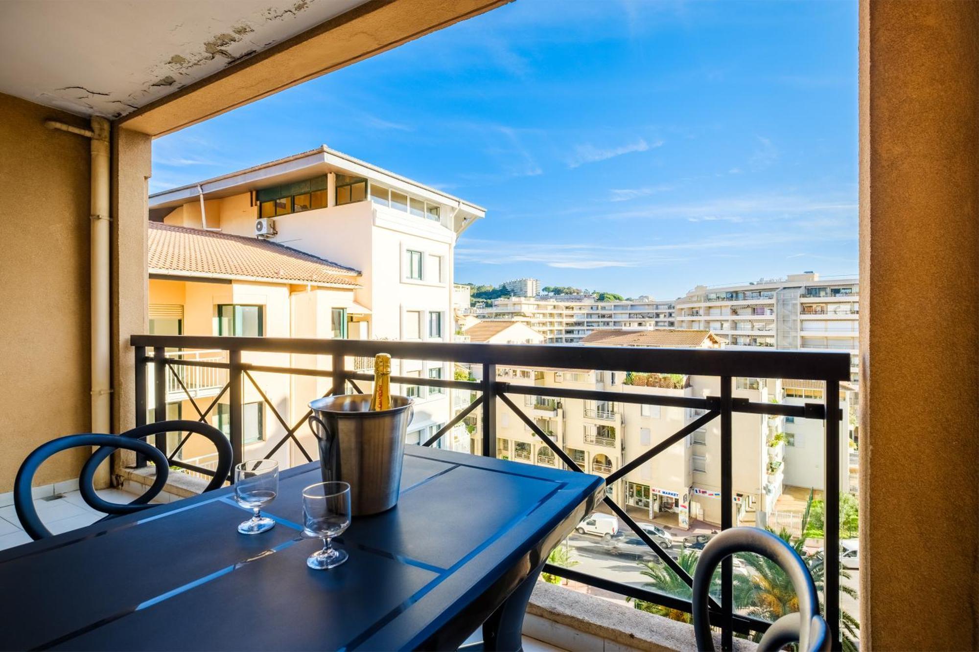 Residhotel Villa Maupassant Канны Экстерьер фото