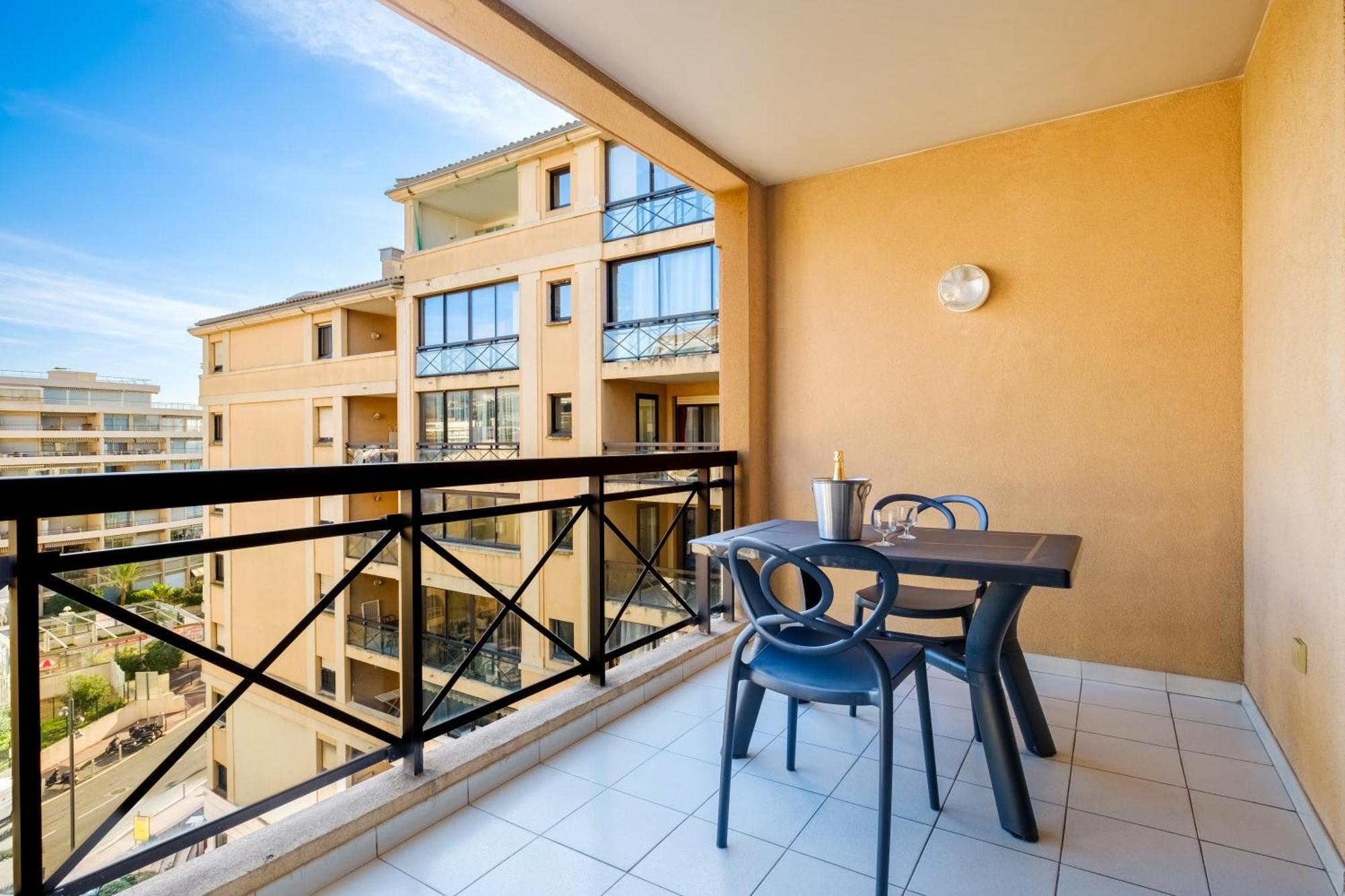 Residhotel Villa Maupassant Канны Экстерьер фото