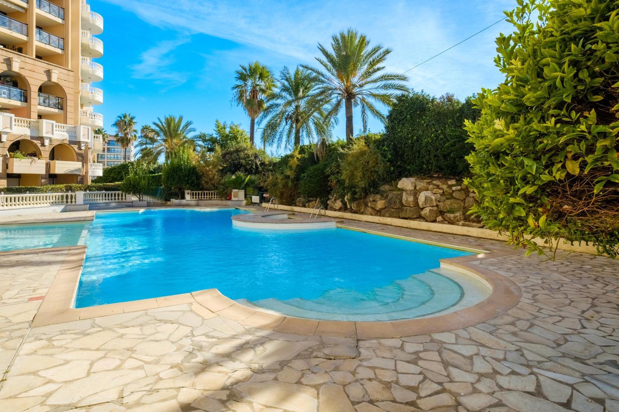 Residhotel Villa Maupassant Канны Экстерьер фото